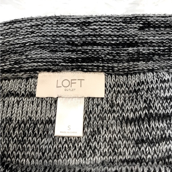 Loft Women’s Gray and Black Sweater Skirt - Picture 4 of 6